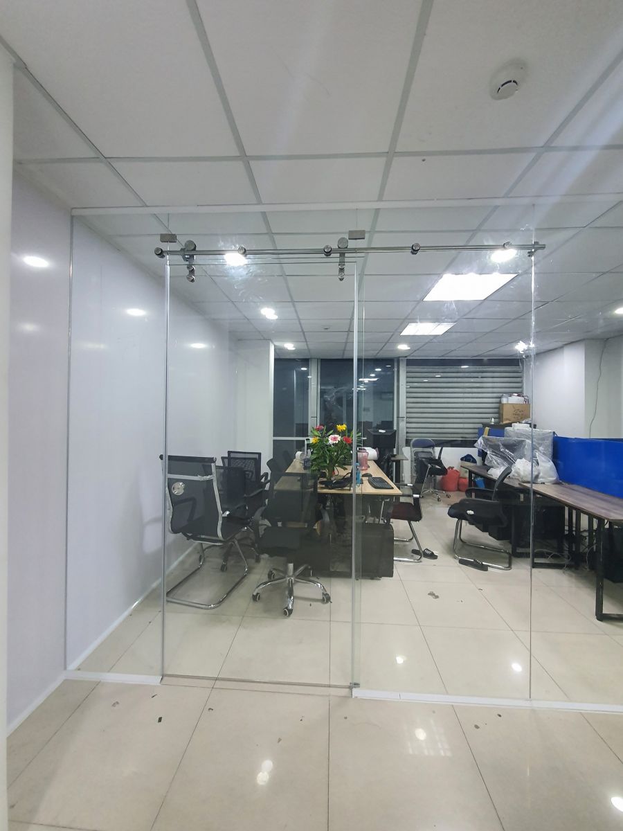 cửa kính lùa treo tại Tân Phú TP.HCM