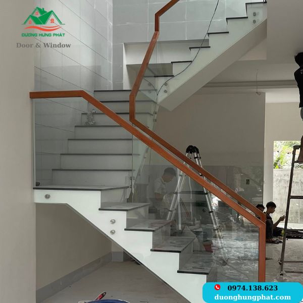 đơn vị làm cầu thang kính quận 12