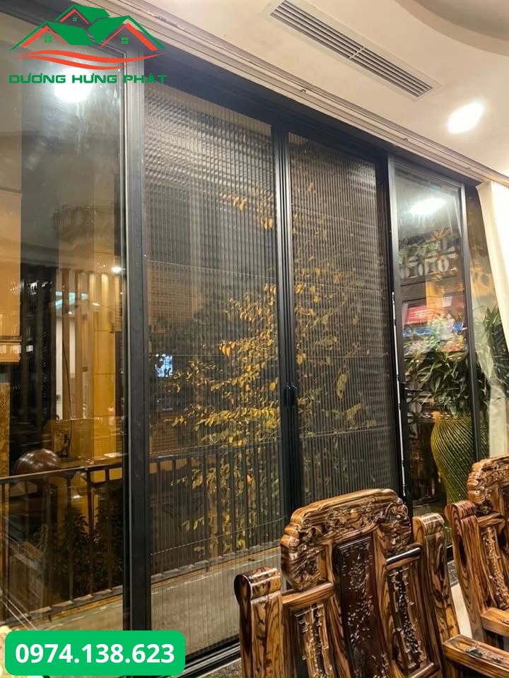 Nhà phố phường Tân Sơn Nhì được lắp đặt cửa lưới chống muỗi