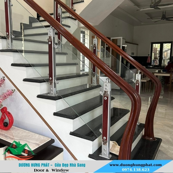 thi công câu thang kính giá rẻ