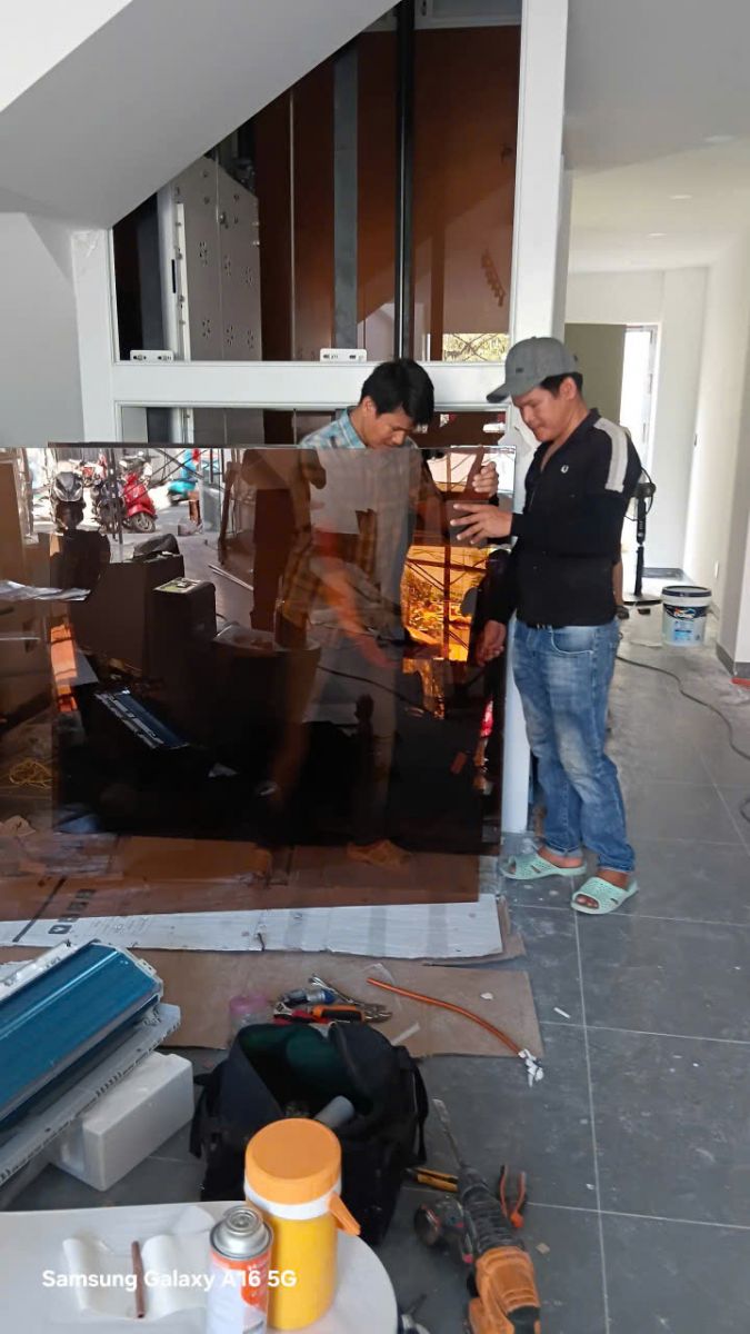 nhận lắp đặt kính thang máy tại Bình Dương