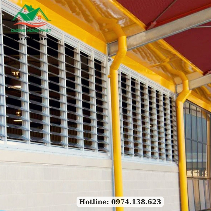 cửa chớp lật nhôm kính giá rẻ 2025