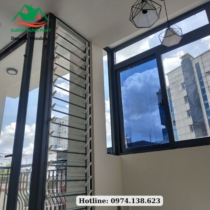 cửa chớp lật nhôm kính giá rẻ tại TP.HCM