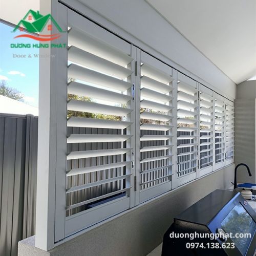 Cửa chớp nhôm kính – Giải pháp thông gió bền đẹp cho mọi nhà