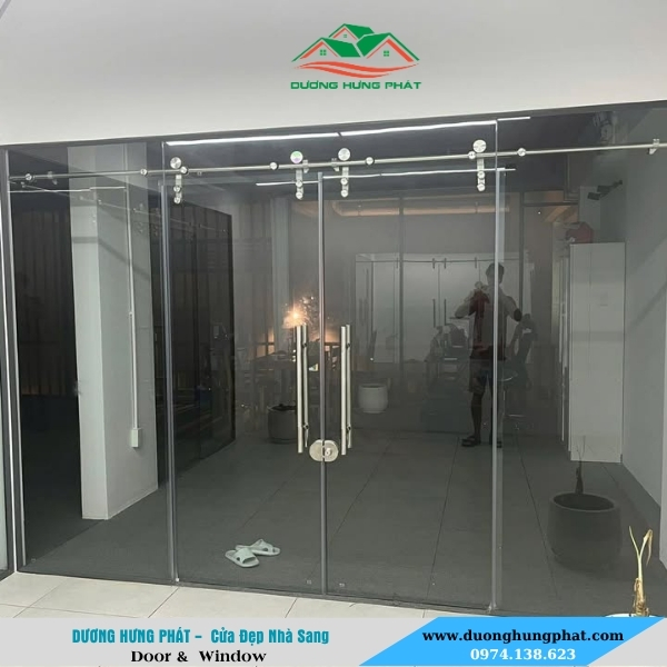 thi công cửa kính cường lực tại Bình Chánh TP.HCM