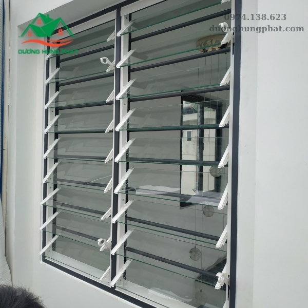 cửa lá sách kính cường lực tại Tân Bình TP.HCM cửa lá sách kính cường lực tại Tân Bình TP.HCM