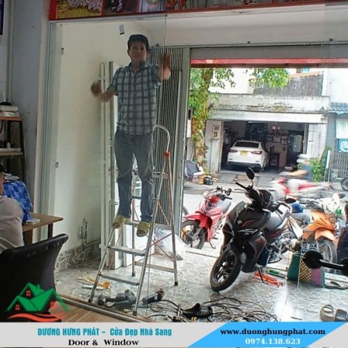 Lắp Đặt Cửa Kính Cường Lực Tại Miếu Bình Đông, Bình Tân, TP.HCM