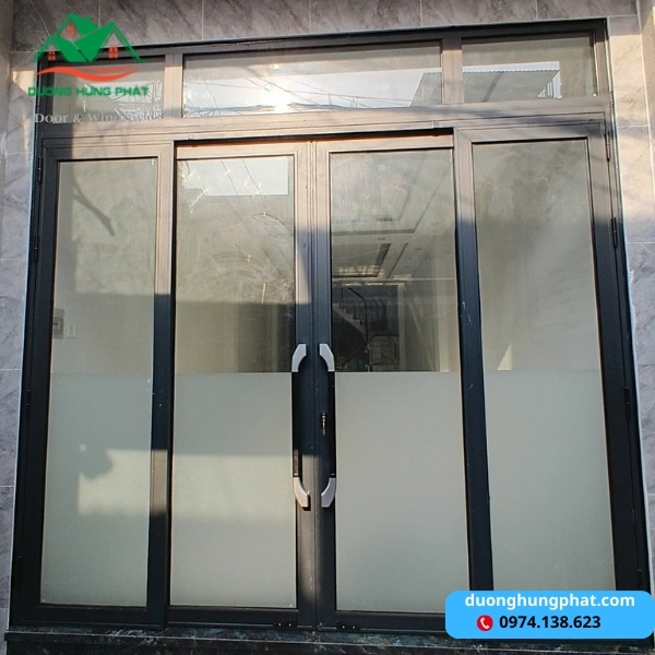 cửa nhôm trượt quay cho nhà phố hiện đại