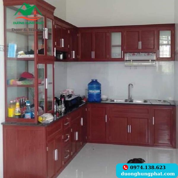tu bep nhôm xingfa màu vân gỗ