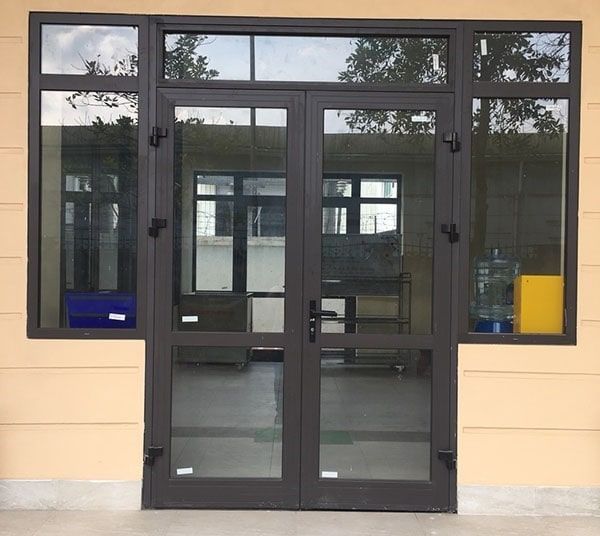 cửa nhôm Xingfa mẹ bồng con