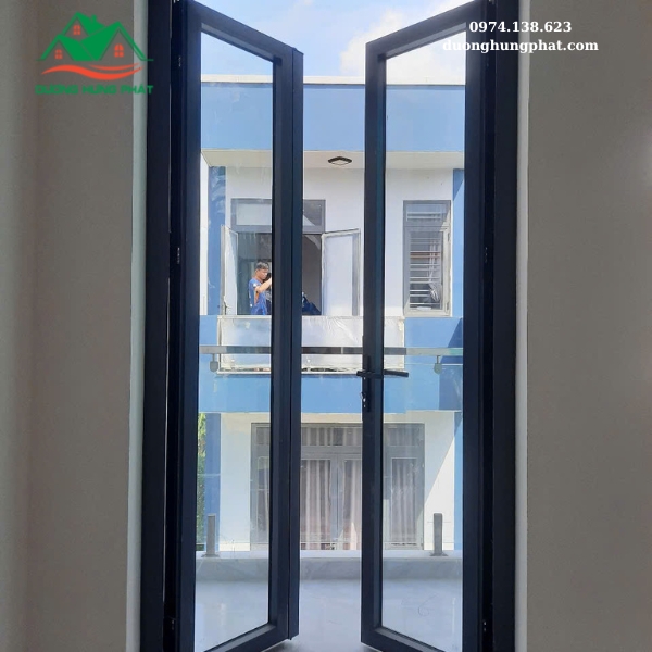 cửa nhôm Xingfa mở quay 2 cánh tại Bình Chánh TP.HCM