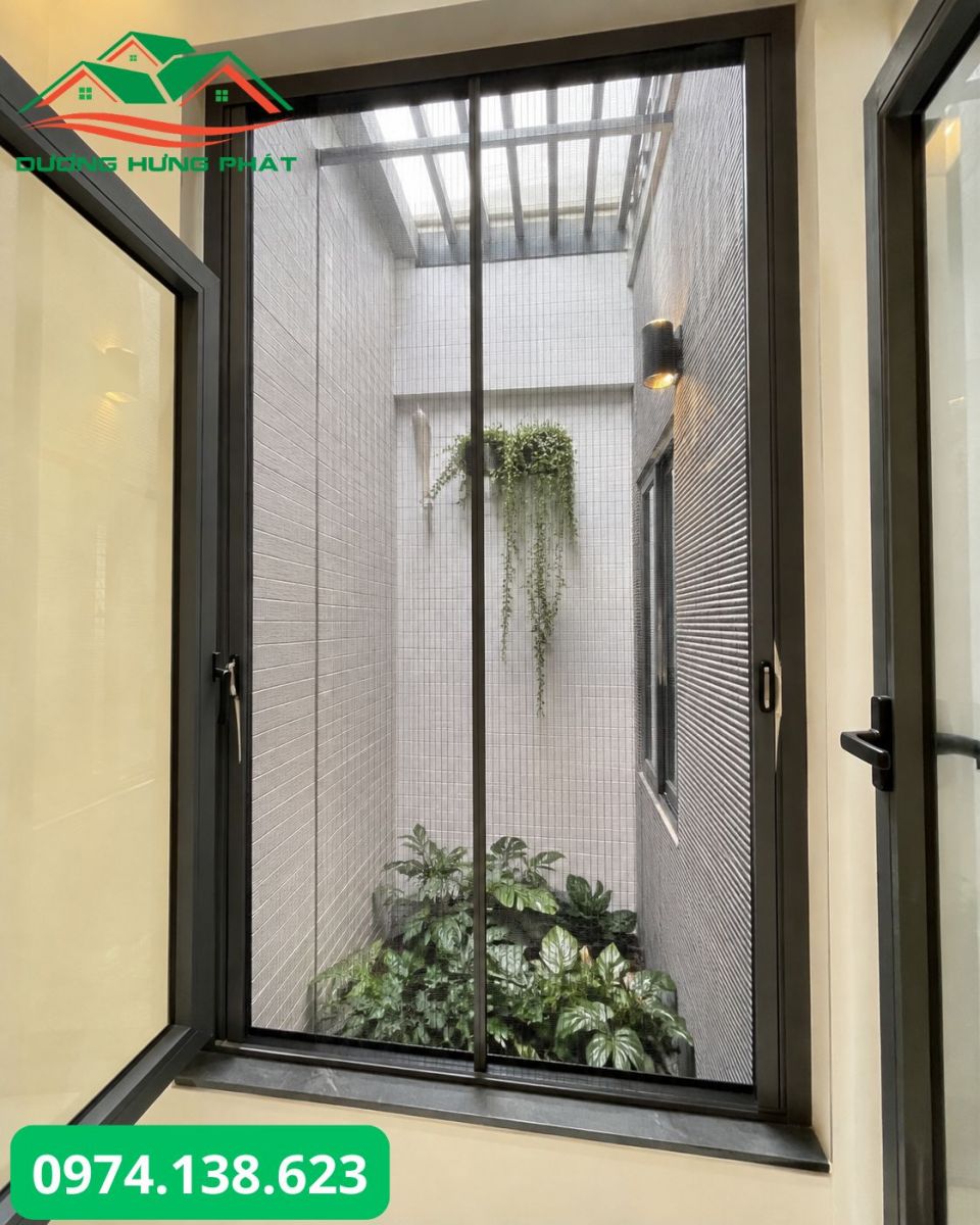 Lắp đặt cửa lưới chống muỗi cho giếng trời tại Bình Hưng Hòa, TP.HCM