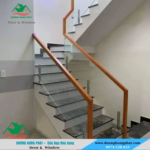 lan can cầu thang kính 