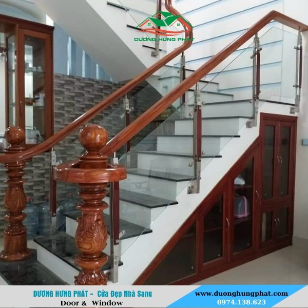 thi công lan can cầu thang kính tại Bình Chánh TP.HCM