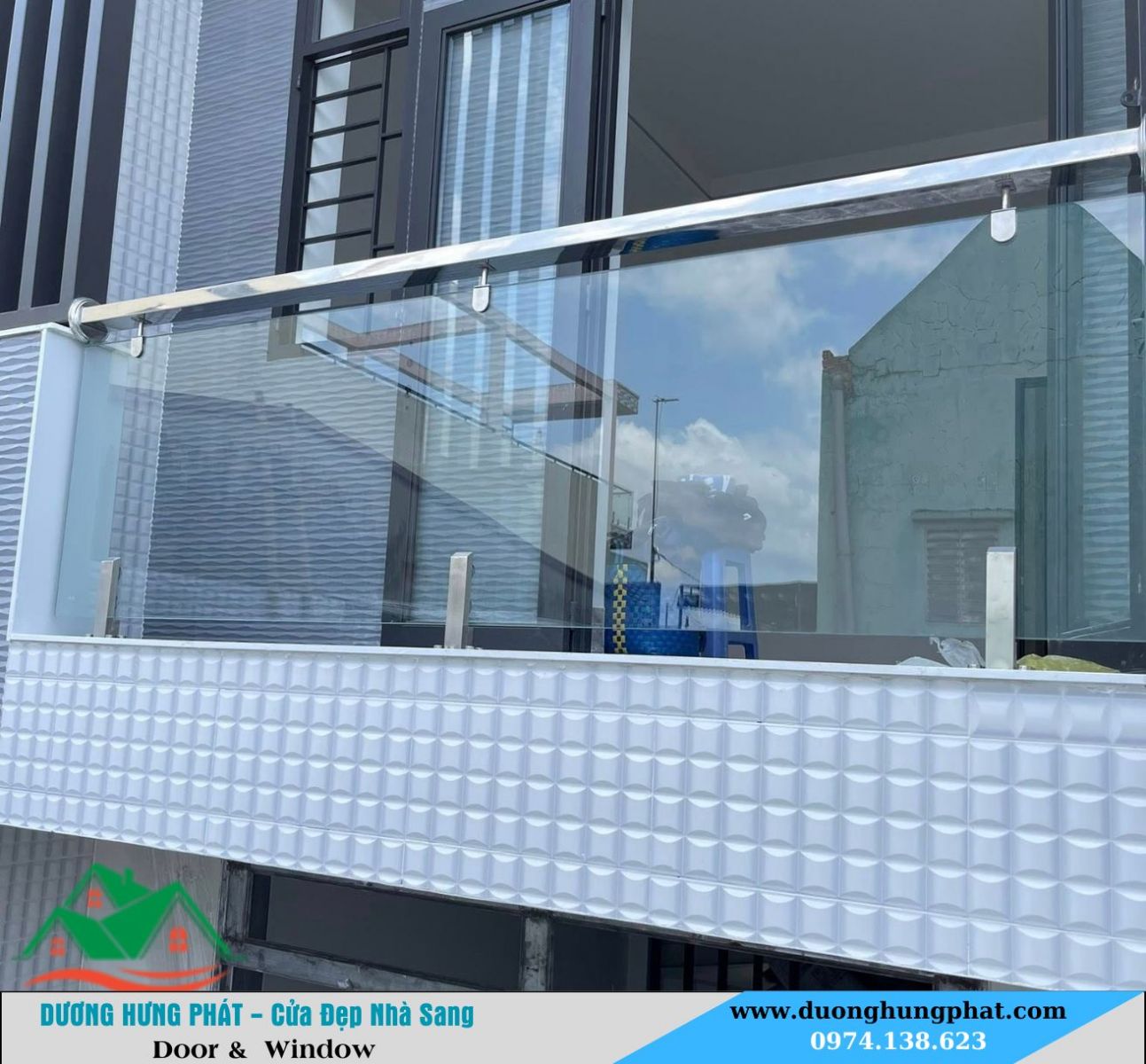 lan can kính ngoài trơi