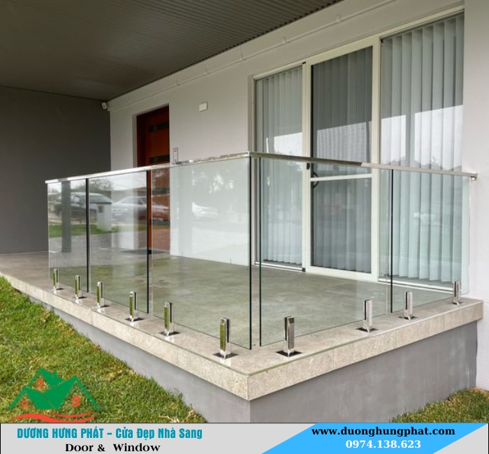 mẫu lan can kính phổ biến