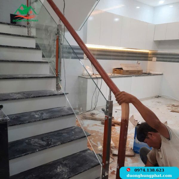 lắp đặt cầu thang tay vịn gỗ quận 12