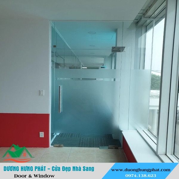 lắp đặt cửa kính cường lực trọn gói giá rẻ