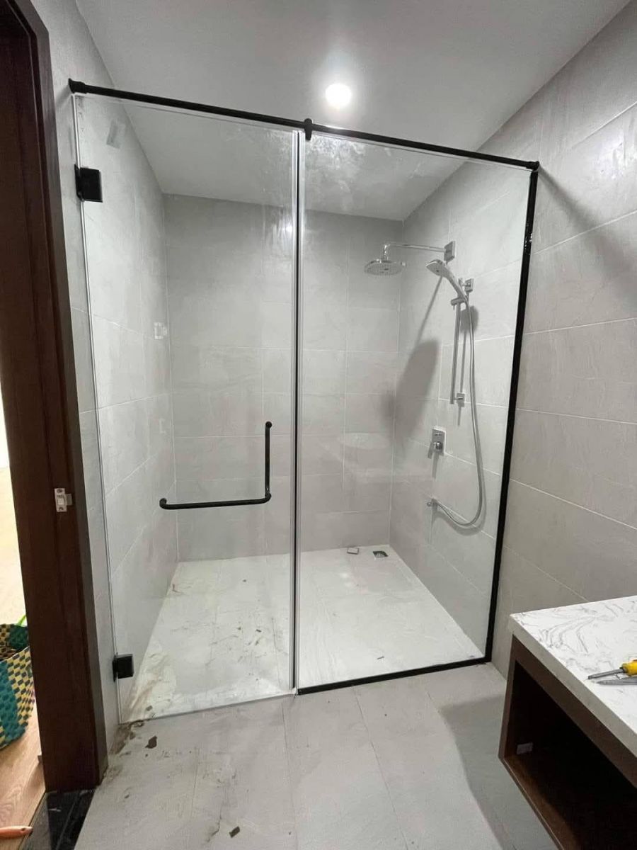 lắp đặt phòng tắm kính giá rẻ quận 6