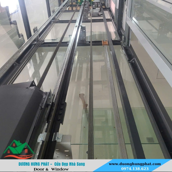 lắp đặt vách kính thang máy giá rẻ