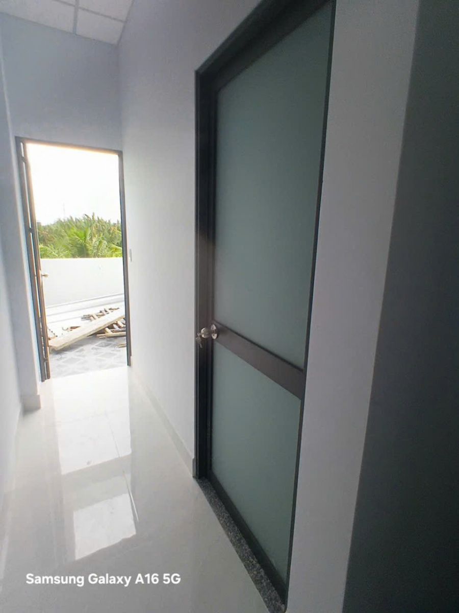 cửa đi mở quay 1 cánh nhôm Xingfa tại quận 9