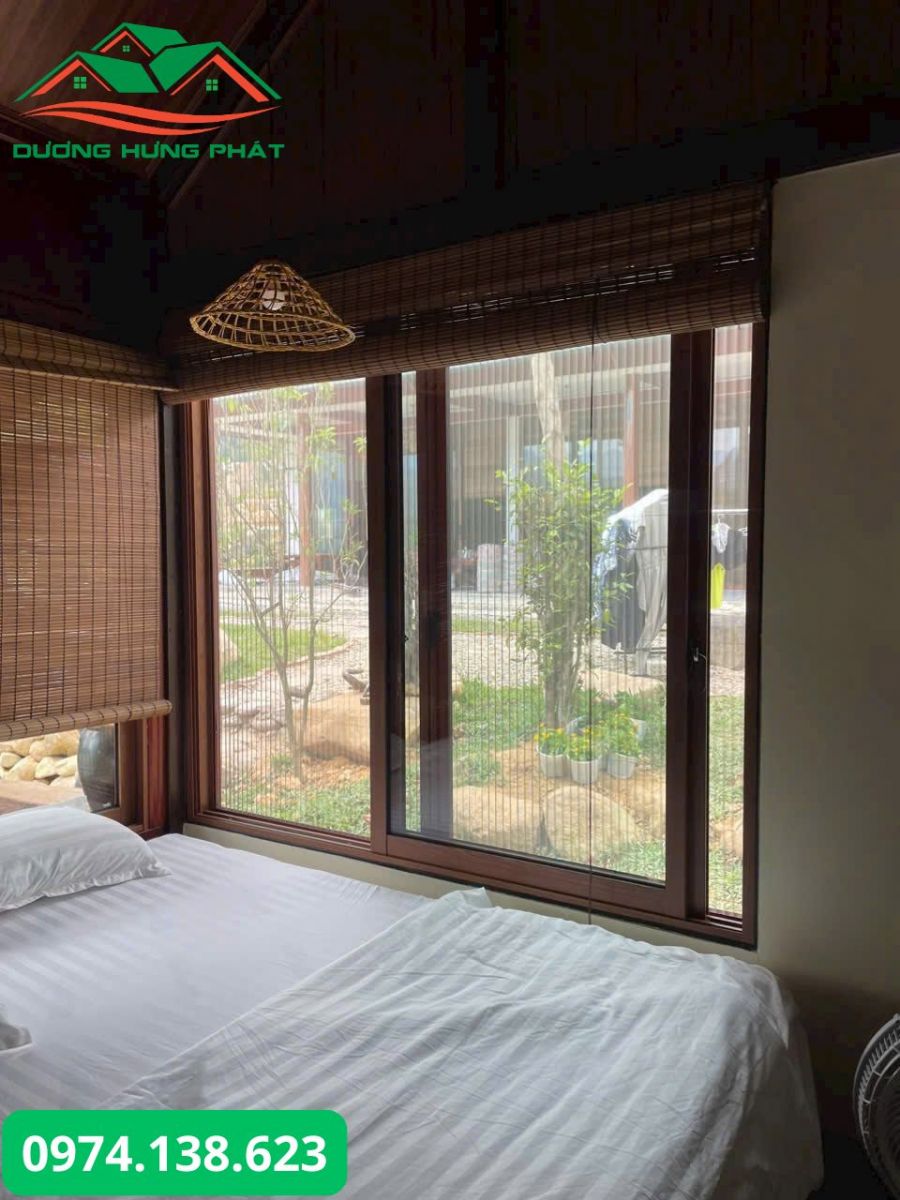 Cửa lưới chống muỗi được lắp đặt cho không gian phòng ngủ