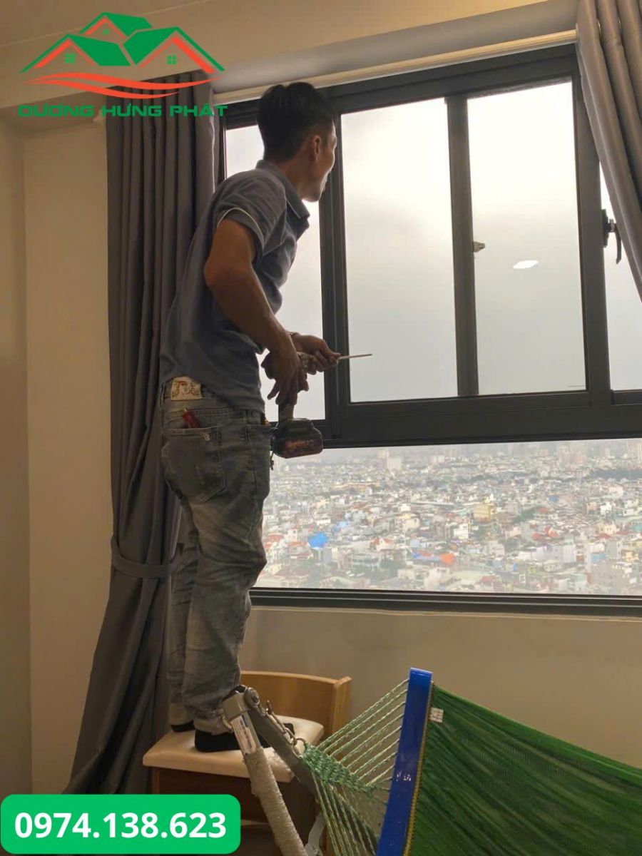 Thi công cửa lưới chống muỗi cho phòng ngủ của Dương Hưng Phát