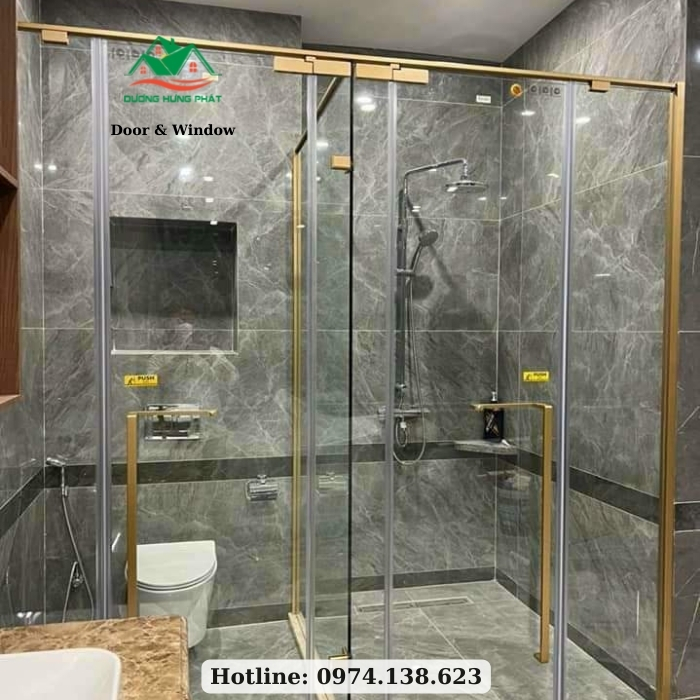 phòng tắm kính mạ vàng được yêu thích