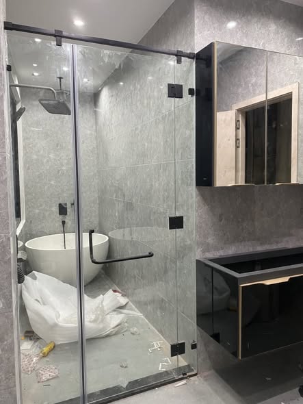 thi công phòng tắm kính tại Tân Bình