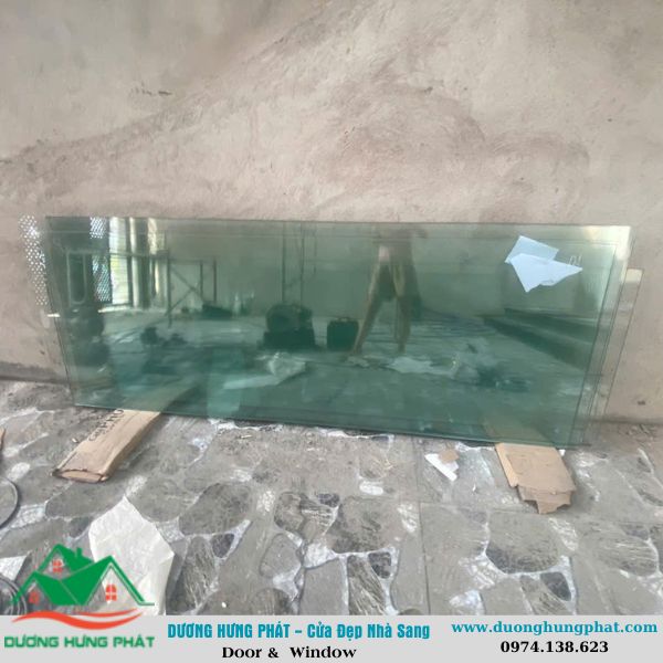 kính cường lực được khách hàng quận 1 yêu thích sử dụng
