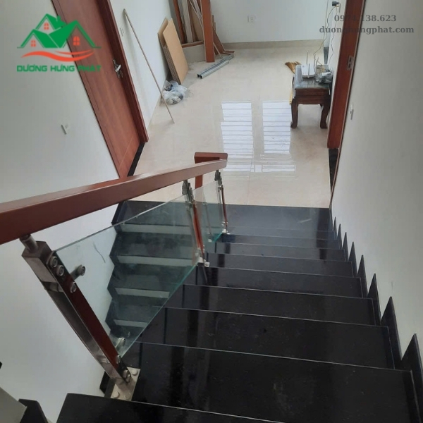 sản xuất lắp đặt cầu thang kính uy tín giá rẻ quận 7 TP.HCM