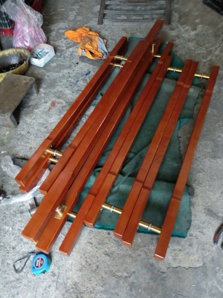 tay nắm gỗ căm xe hình vuông