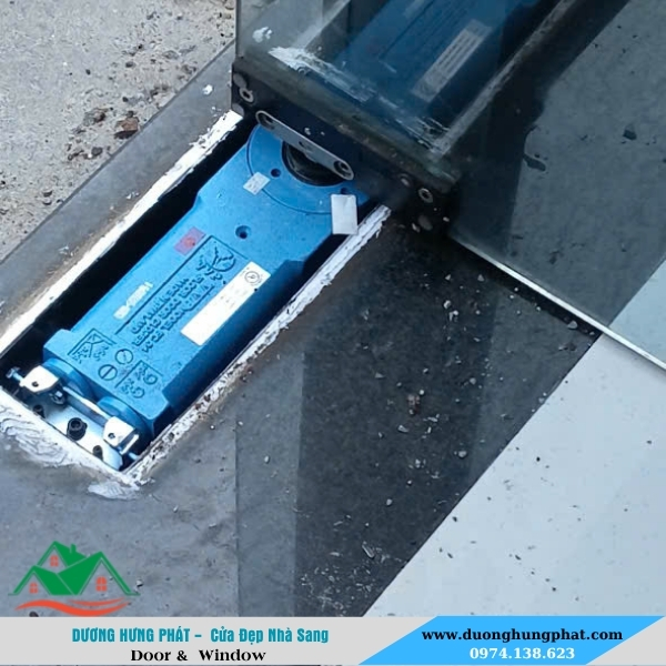 thay bản lề sàn cửa kính quận 10 TP.HCM