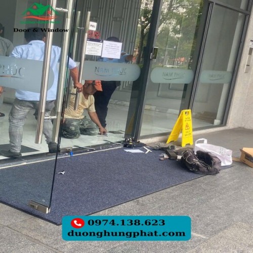 Thay Mới Bản Lề Sàn Cửa Kính Gía Rẻ Quận Tân Bình TP.HCM