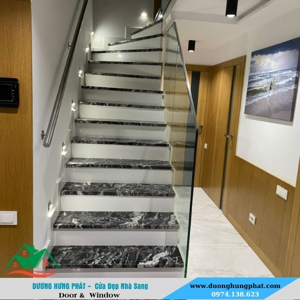 thi công lan can cầu thang kính giá rẻ chuyên nghiệp
