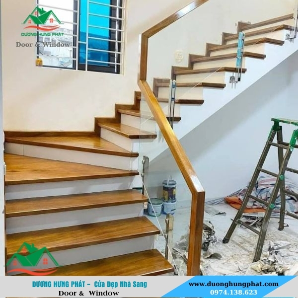 thi  công cầu thang kính giá rẻ