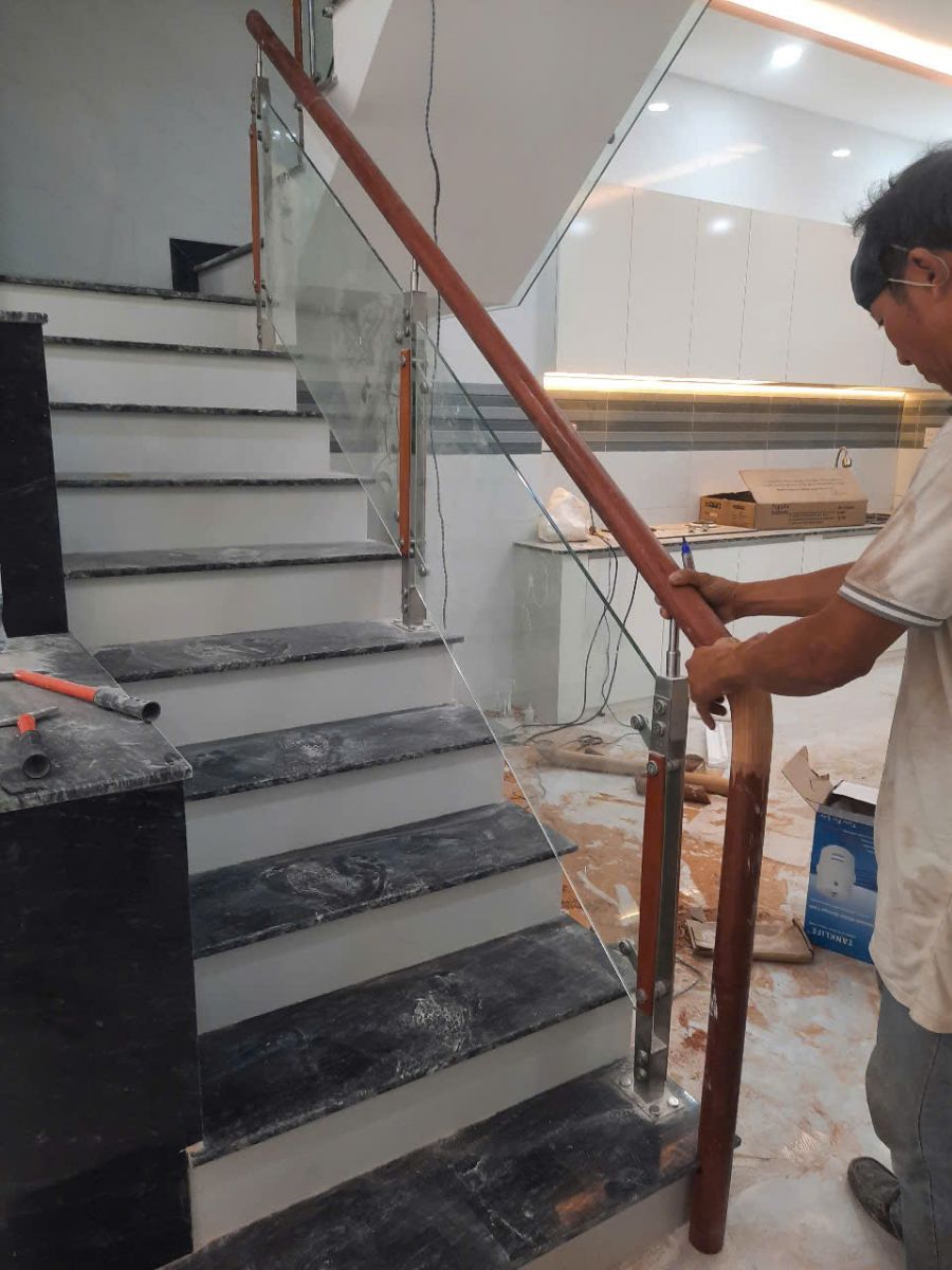 lắp đặt cầu thang kính quận 12 lắp đặt cầu thang kính quận 12