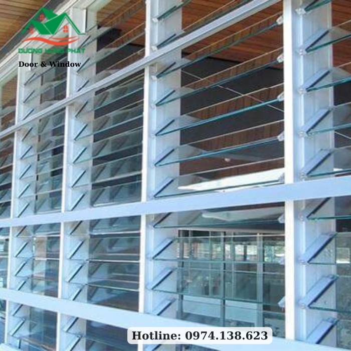 thi công cửa chớp lật kính giá rẻ 2025