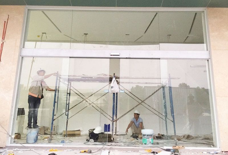 thi công cửa kính tự động tại quận 12 TP.HCM