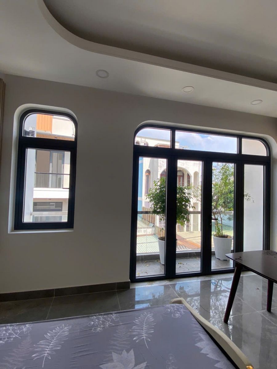 thi công cửa nhôm Xingfa mái vòm giá rẻ