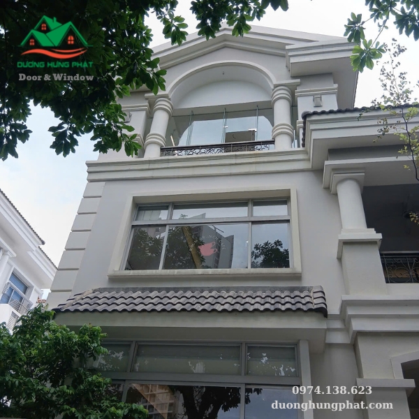 thi công vach kính cường lực tại quận 2 TP.HCM