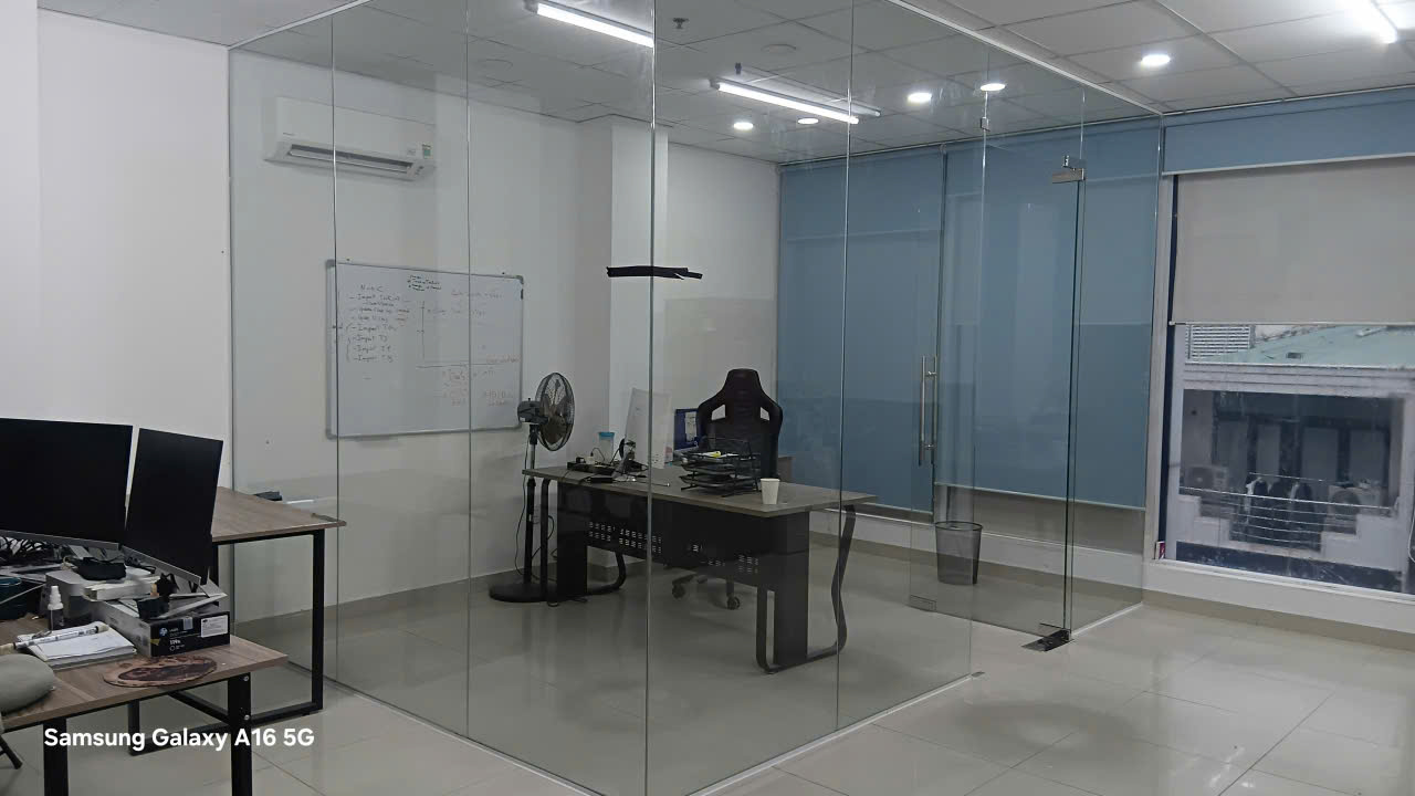 Vách kính ngăn phòng tại Trường Chinh Tân Bình TP.HCM