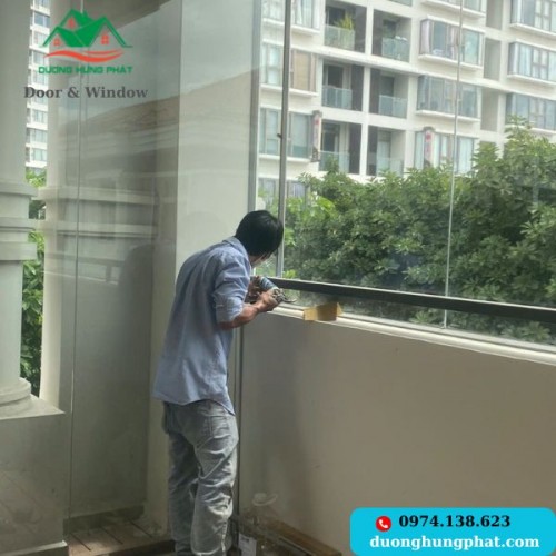 Thi Công Cửa Kính Bản Lề Sàn Tại Phú Mỹ Hưng Quận 7 TP.HCM