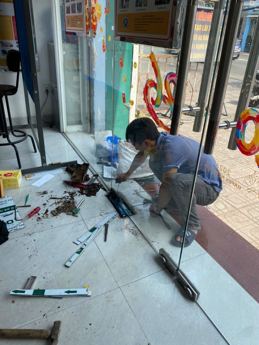 thợ sửa cửa nhôm kính chuyên nghiệp tại Gò Vấp TP.HCM