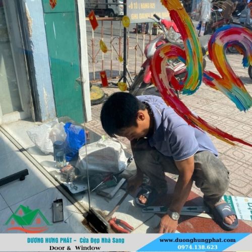 Thợ Sửa Cửa Nhôm Kính Uy Tín Chuyên Nghiệp Tại Tân Phú TP.HCM