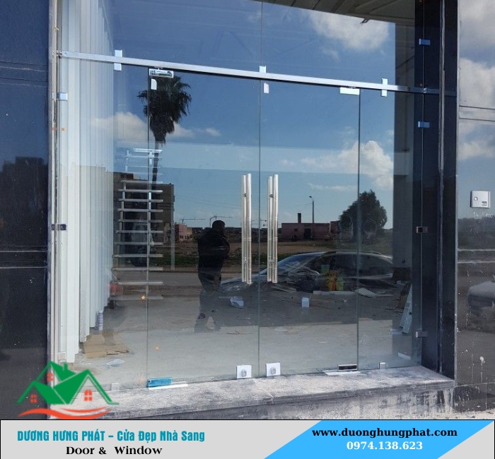 thi công vách kính cường lực cho mặt tiền tại Thủ Đức Quận 2 TP.HCM