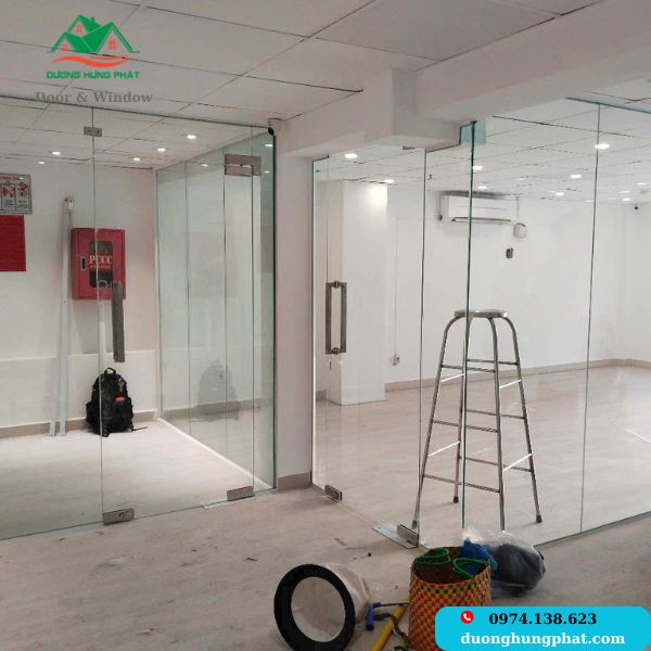 vách kính cường lực quận 2