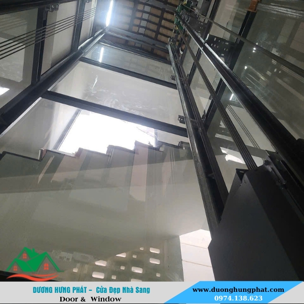 vách kính thang máy cho nhà phố