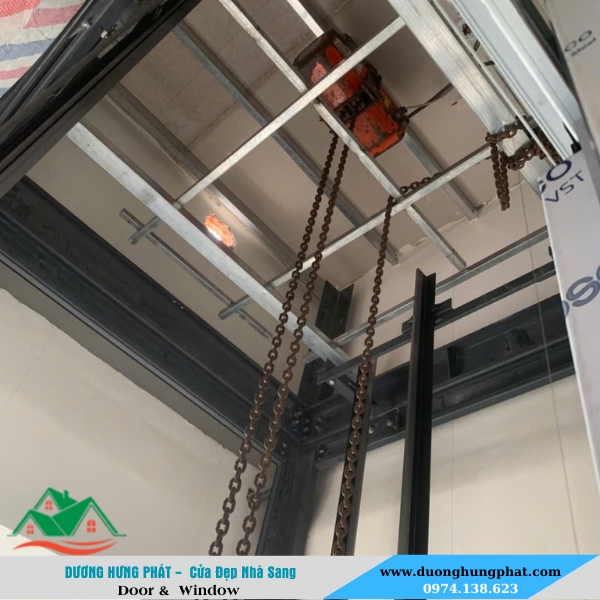 vách kính thang máy kính cường lực an toàn