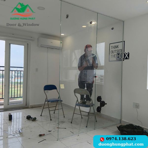 vách ngăn kính cửa lùa quận 4